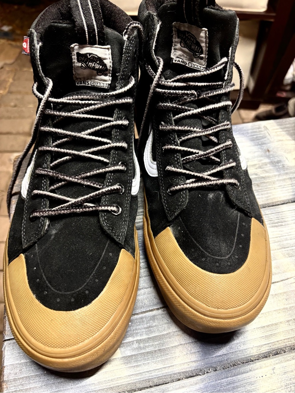 Vans Sk8-Hi Men’s Black with Gum Toe High-Top Sneakers size 10